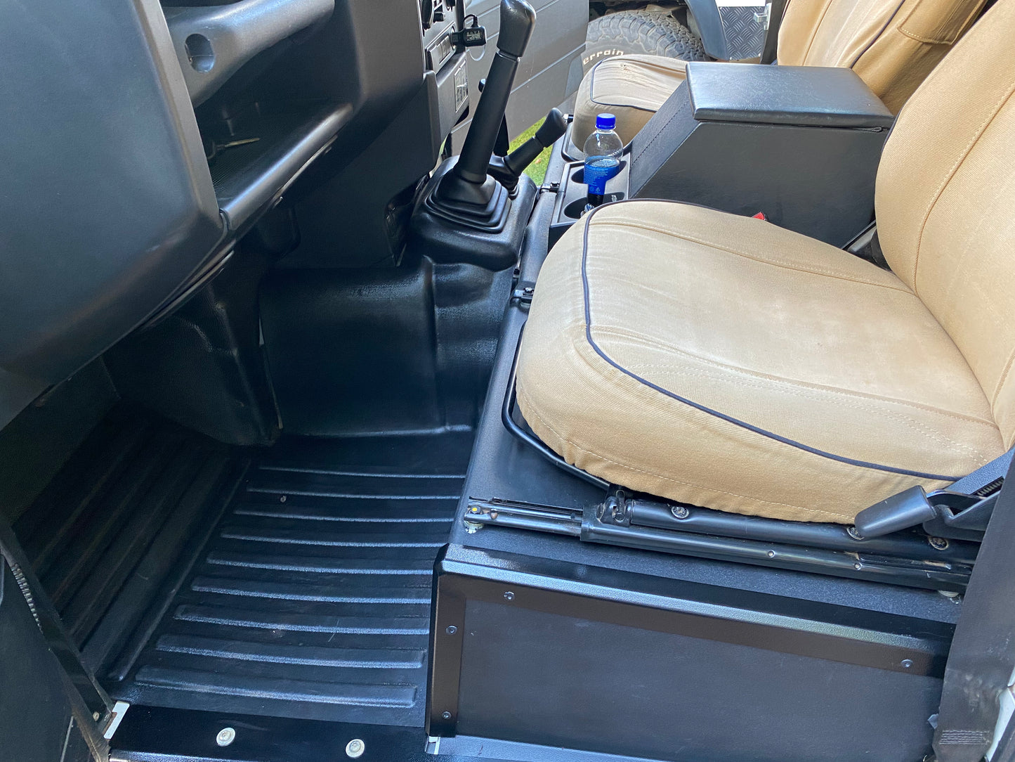 Defender Puma gearbox tunnel mat